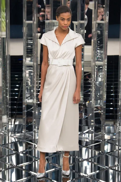 Look 28